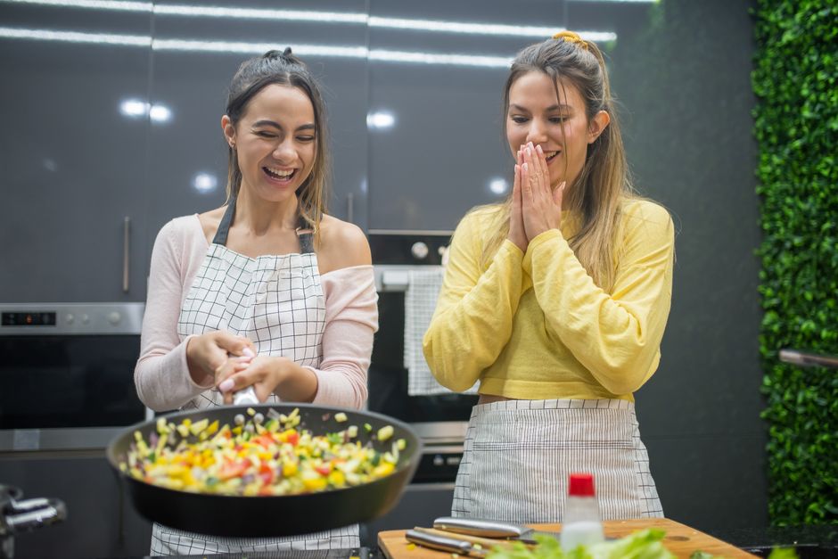 Kruidige zomerse salade met verse kruiden Kruidige zomerse salade met verse kruiden